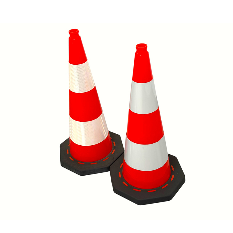 Goed zichtbare PVC-verkeersveiligheidskegel met achthoekige basis, superieure windweerstand en stabiliteit Goed zichtbare PVC-verkeersveiligheidskegel met achthoekige basis, superieure windweerstand en stabiliteit