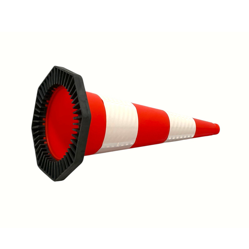 Goed zichtbare PVC-verkeersveiligheidskegel met achthoekige basis, superieure windweerstand en stabiliteit Goed zichtbare PVC-verkeersveiligheidskegel met achthoekige basis, superieure windweerstand en stabiliteit