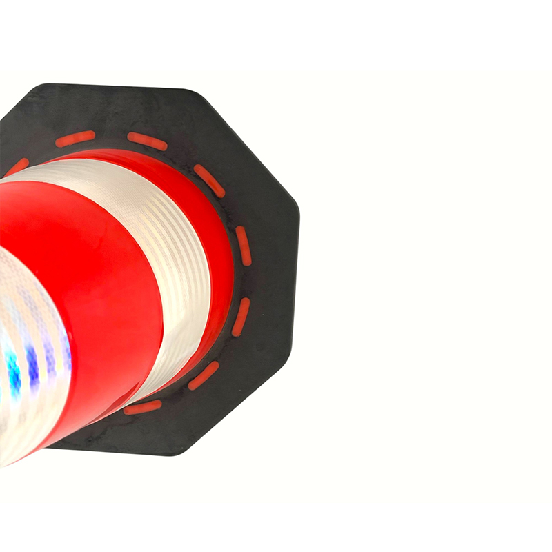 Goed zichtbare PVC-verkeersveiligheidskegel met achthoekige basis, superieure windweerstand en stabiliteit Goed zichtbare PVC-verkeersveiligheidskegel met achthoekige basis, superieure windweerstand en stabiliteit