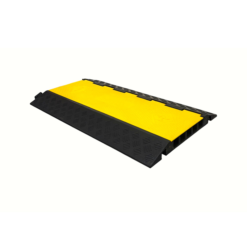 Hoog draagvermogen Rubberen basis Pvc Flip Cover 5-kanaals heavy-duty kabelbeschermer