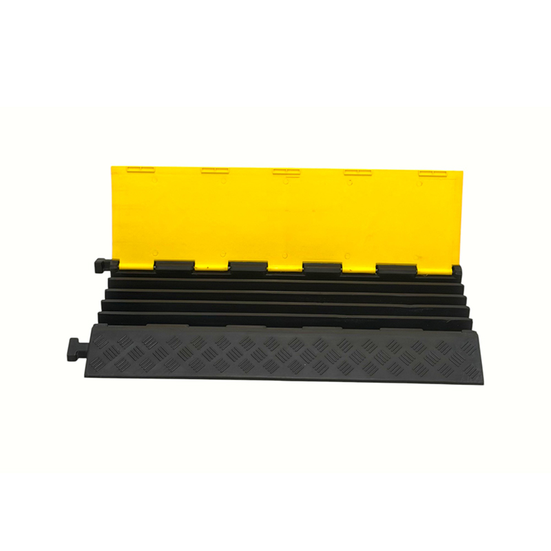 Hoog draagvermogen Rubberen basis Pvc Flip Cover 5-kanaals heavy-duty kabelbeschermer