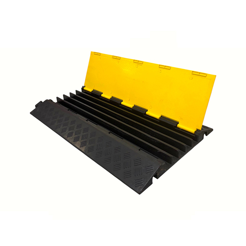 Hoog draagvermogen Rubberen basis Pvc Flip Cover 5-kanaals heavy-duty kabelbeschermer