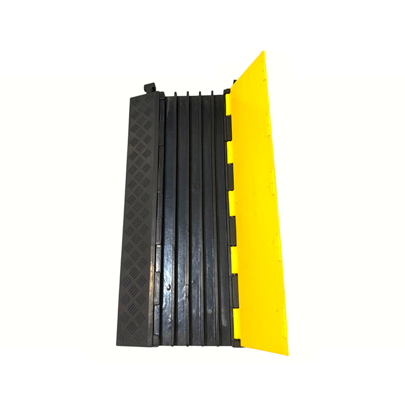 Hoog draagvermogen Rubberen basis Pvc Flip Cover 5-kanaals heavy-duty kabelbeschermer
