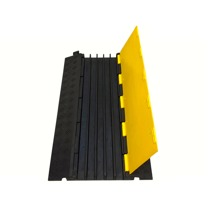 Hoog draagvermogen Rubberen basis Pvc Flip Cover 5-kanaals heavy-duty kabelbeschermer