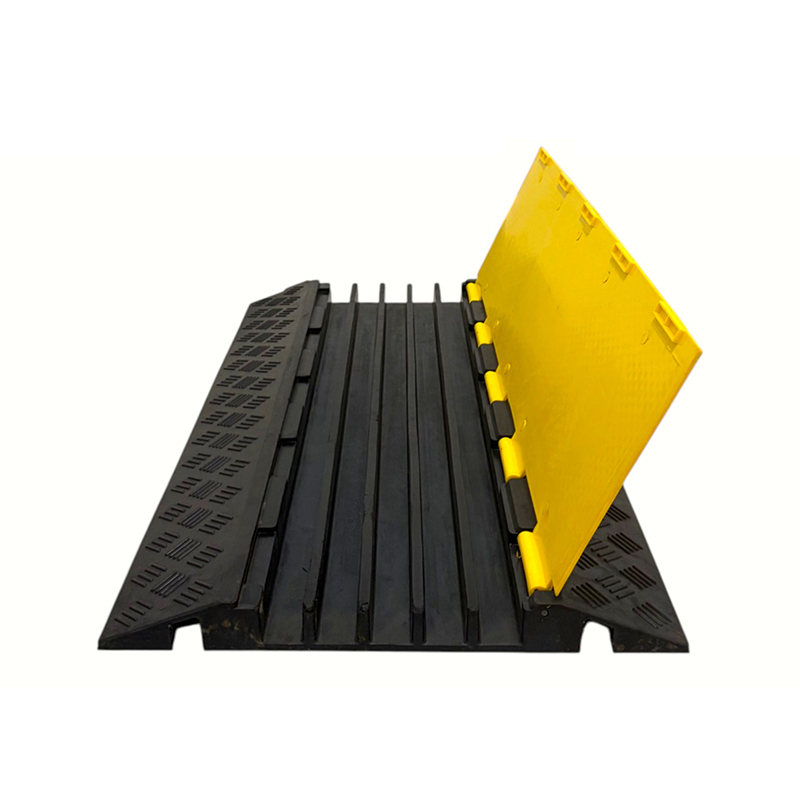 Hoog draagvermogen Rubberen basis Pvc Flip Cover 5-kanaals heavy-duty kabelbeschermer