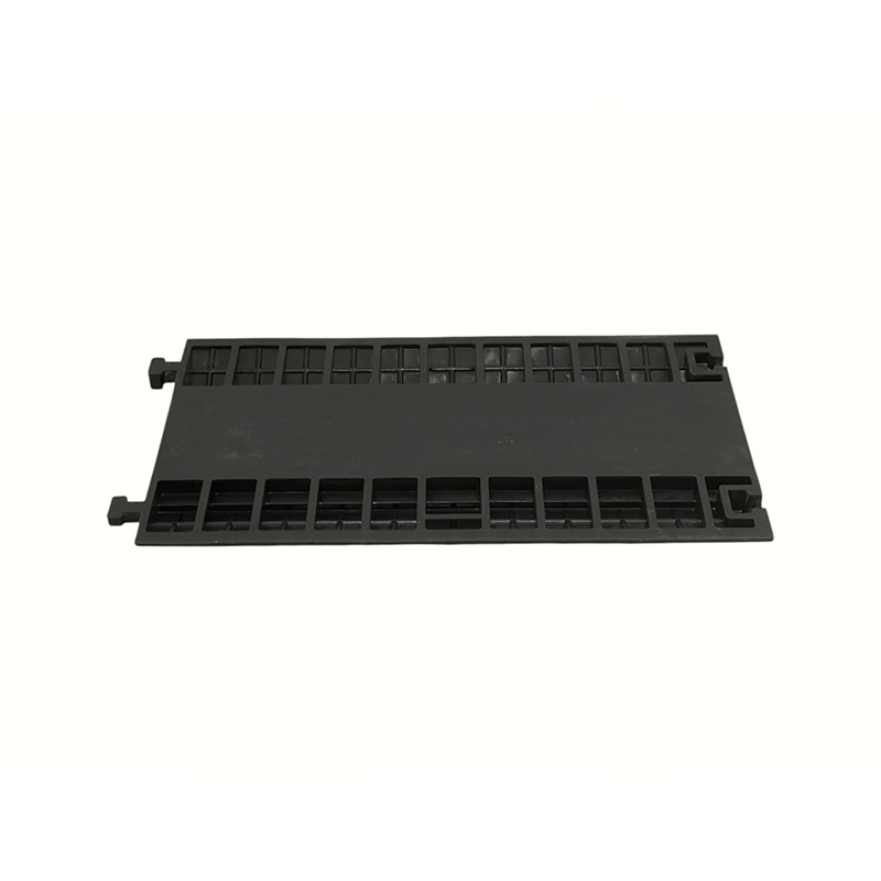 Versterkte rubberen basis Pvc-afdekking met hoog draagvermogen 3-kanaals heavy-duty kabelbeschermer