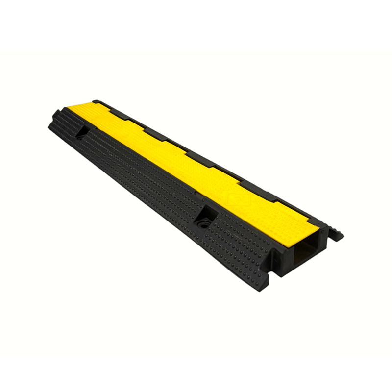 Hoge elasticiteit Slijtvast rubber Lichtgewicht pull-down enkelkanaals versterkte kabelbeschermer met oprit