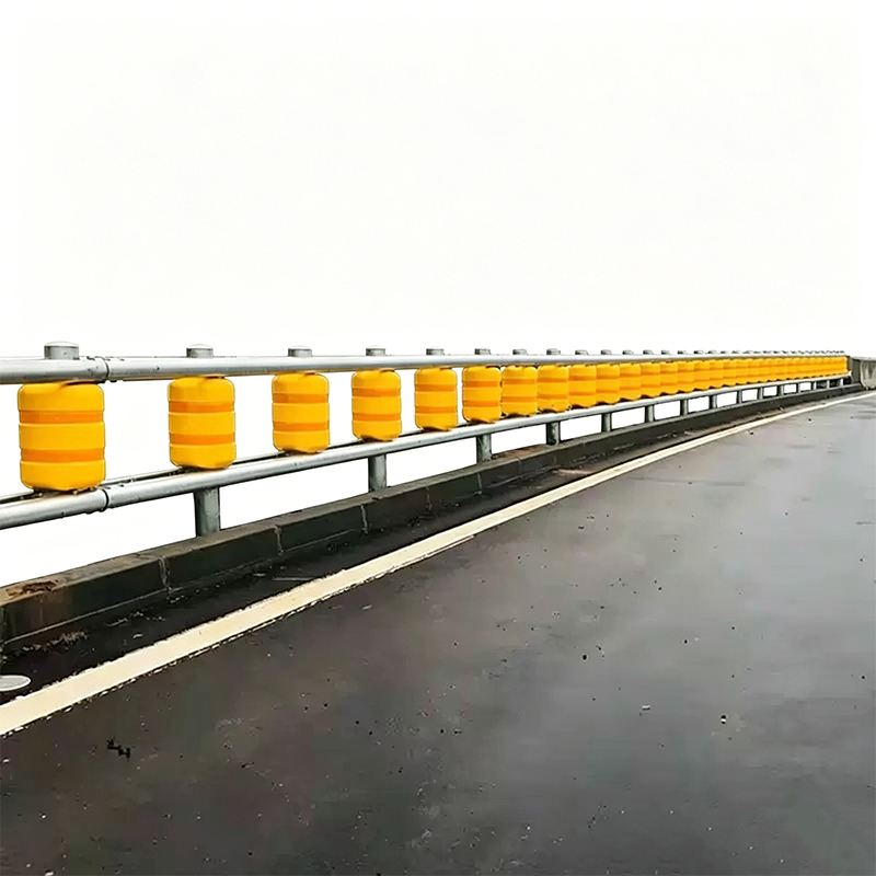 Energie-absorberende snelwegrolbarrière voor scherpe bochten