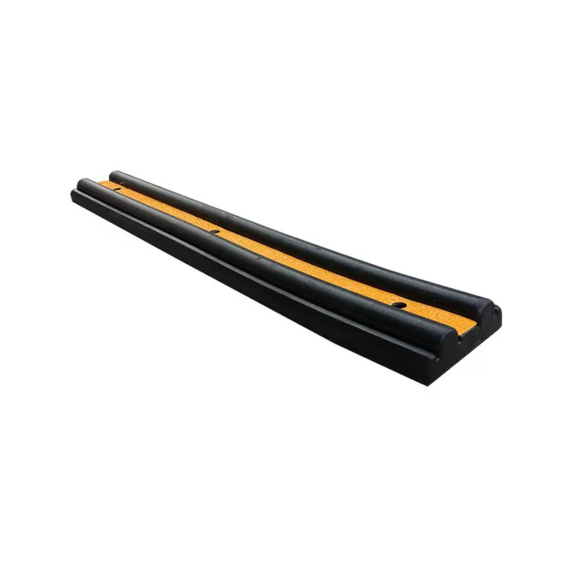 Robuuste rubberen muurbumperstrip met reflecterende waarschuwingstape Robuuste rubberen muurbumperstrip met reflecterende waarschuwingstape