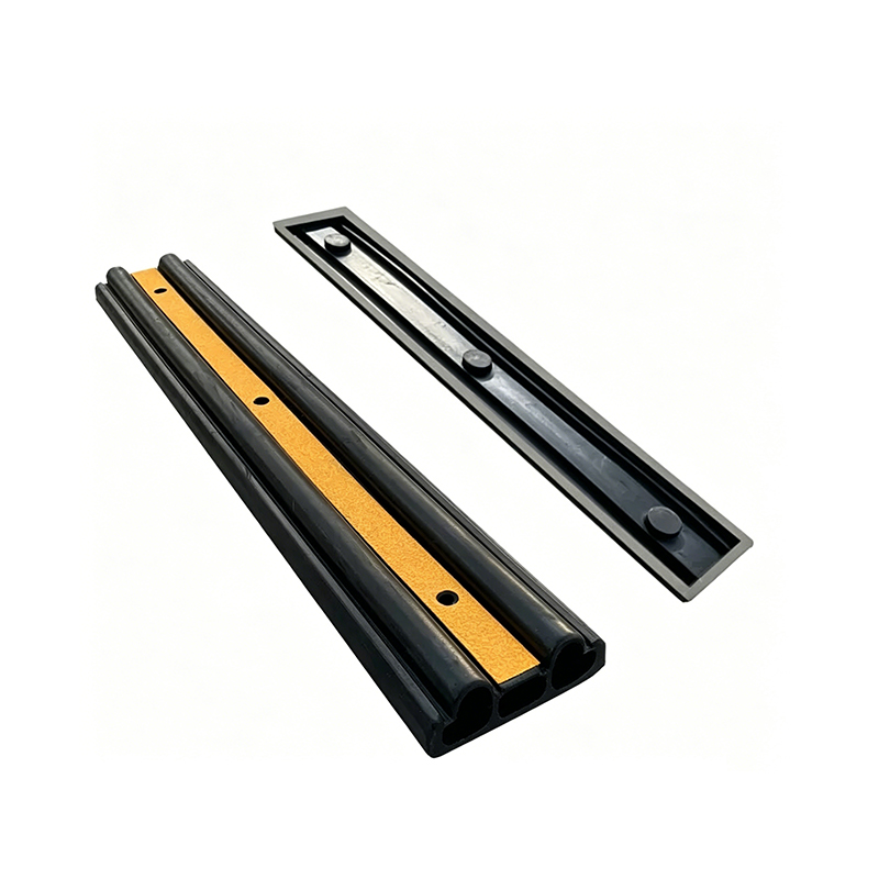 Robuuste rubberen muurbumperstrip met reflecterende waarschuwingstape Robuuste rubberen muurbumperstrip met reflecterende waarschuwingstape
