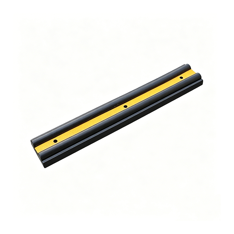 Robuuste rubberen muurbumperstrip met reflecterende waarschuwingstape Robuuste rubberen muurbumperstrip met reflecterende waarschuwingstape