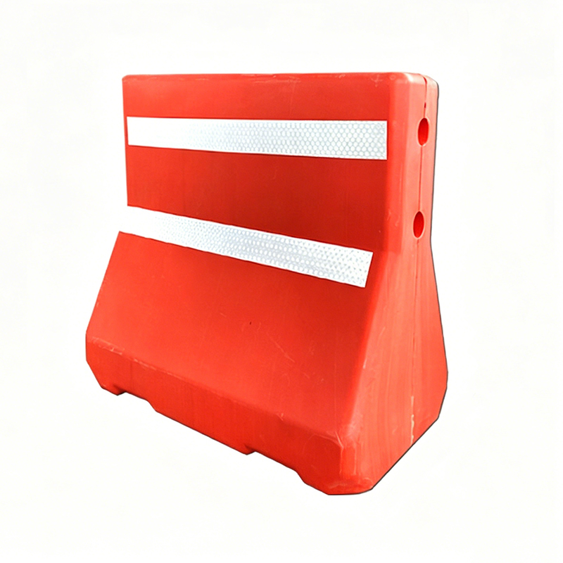 Geblazen, watergevulde kunststof verkeersbarrière Geblazen, watergevulde kunststof verkeersbarrière