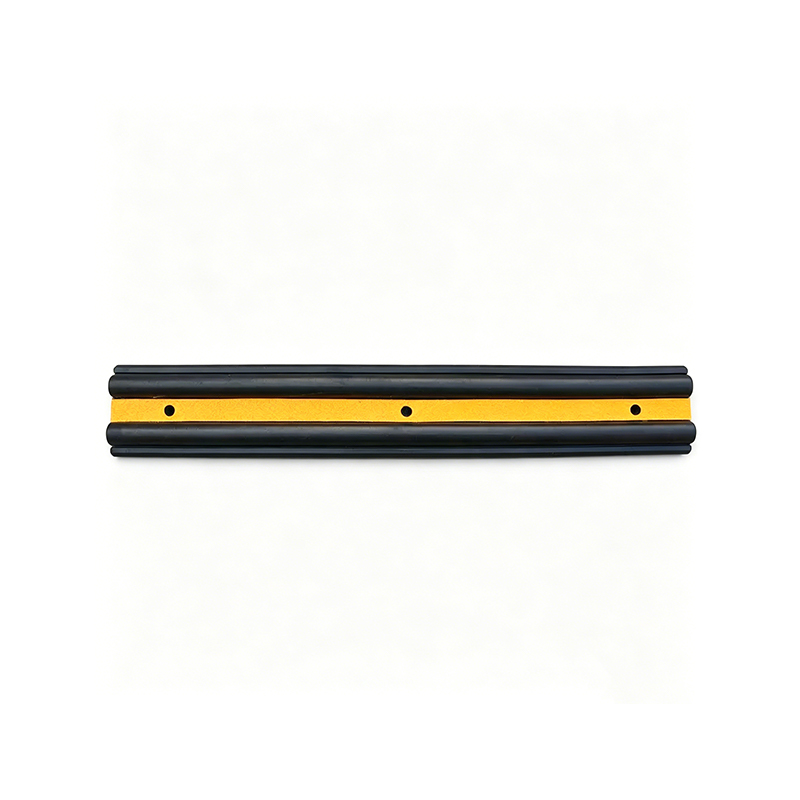 Robuuste rubberen muurbumperstrip met reflecterende waarschuwingstape Robuuste rubberen muurbumperstrip met reflecterende waarschuwingstape